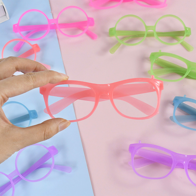 نظارات نيون مضيئة في الظلام لل - مراجعة Glow In The Dark Party Glasses وسعره